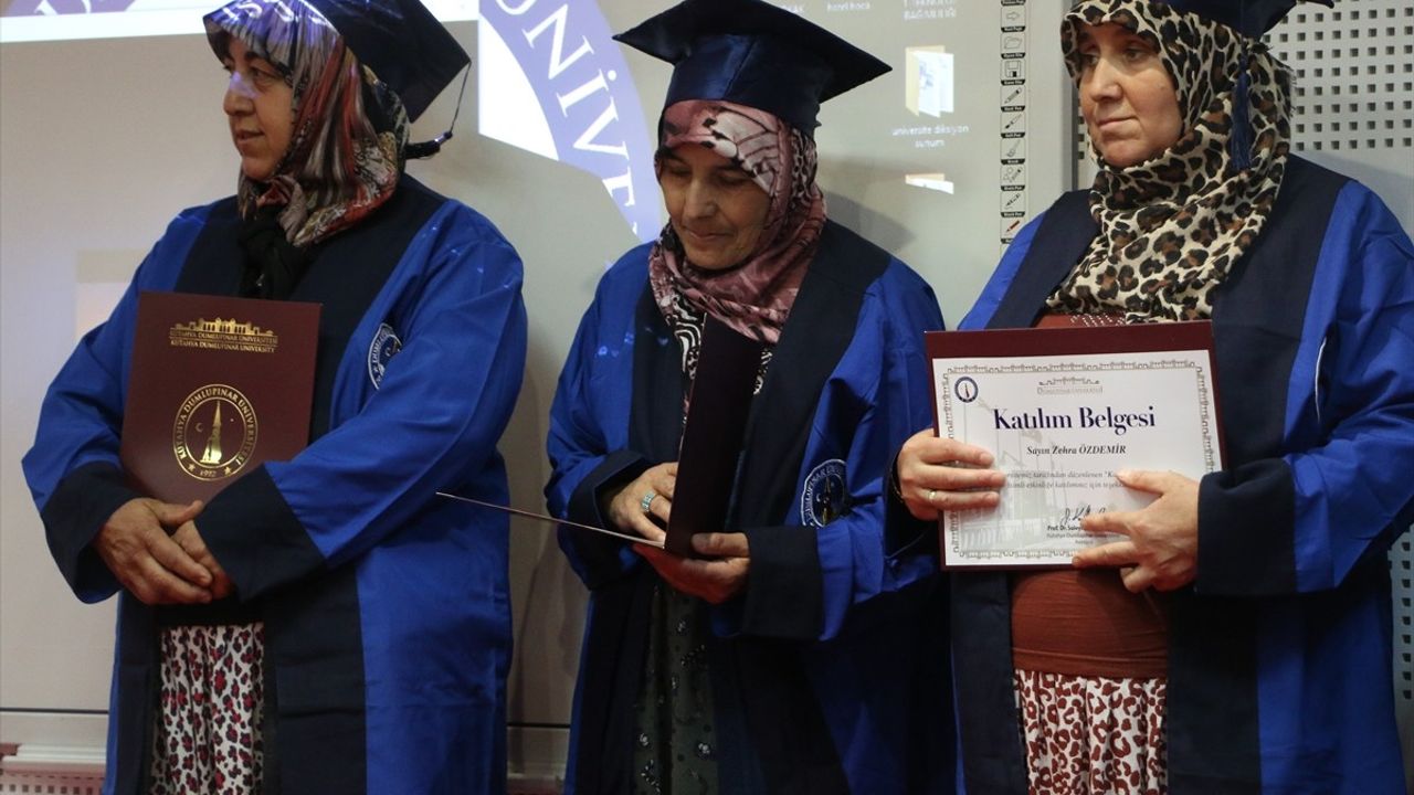 Kütahya'daki Kadın Üniversitesi Programı İlk Mezunlarını Verdi