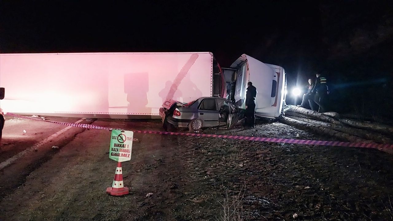 Kütahya'daki Kazada 1 Kişi Hayatını Kaybetti, 1 Kişi Yaralandı