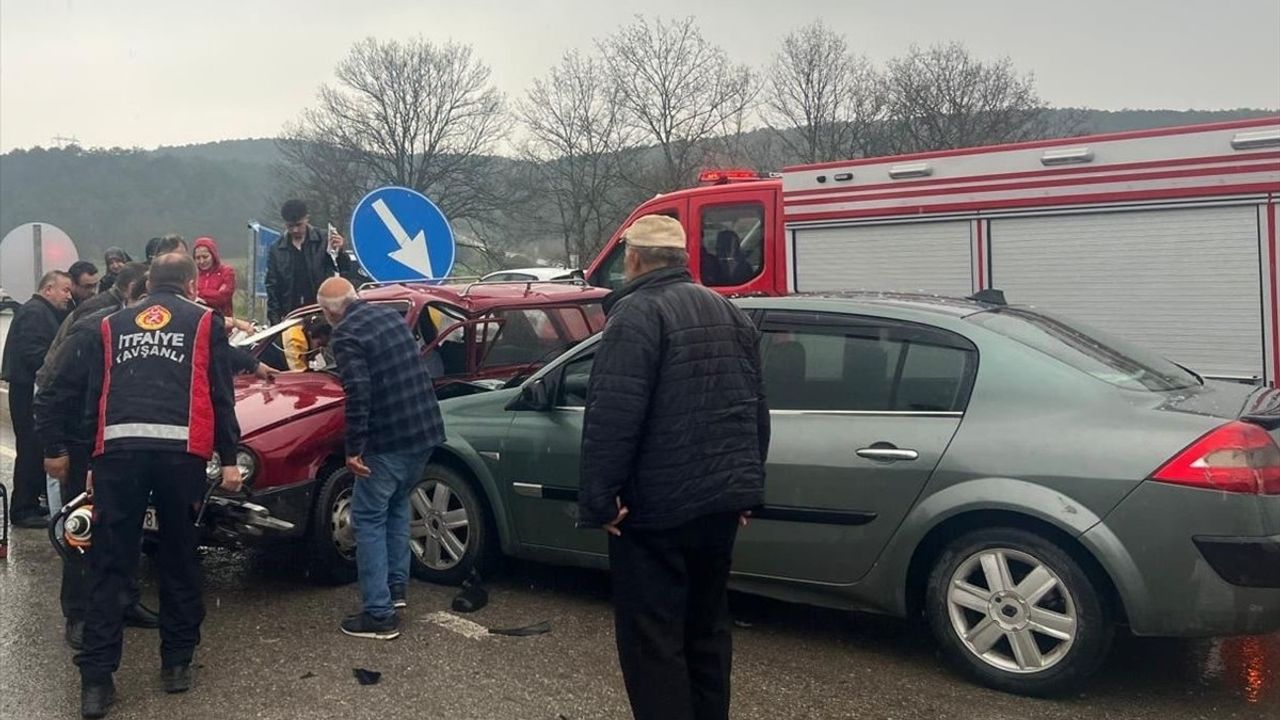 Kütahya'daki Trafik Kazasında 1 Ölü, 2 Yaralı