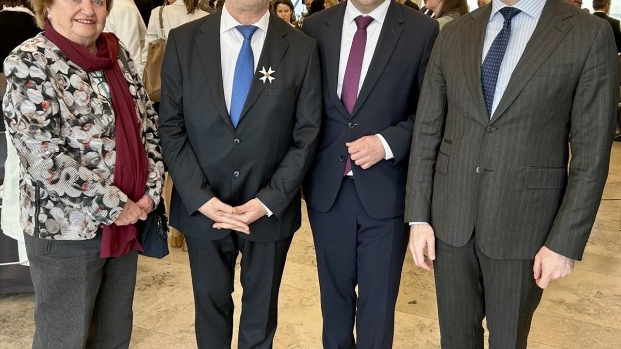 Kuzey Ren Vestfalya'da Mustafa Duman'a Devlet Liyakat Nişanı