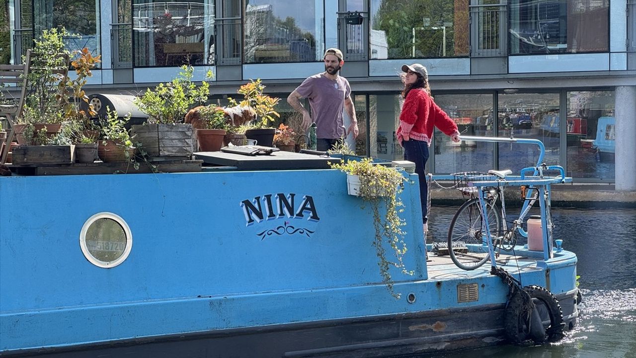 Londra'daki Botlarda Yaşayanların Artan Sayısı: Modern Göçebe Hayatı