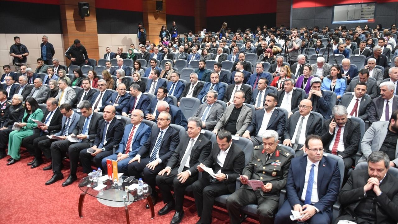 Malatya'da İpekyolu Kariyer Fuarı Açıldı