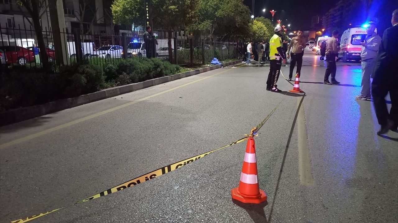 Manisa'da Motosiklet Kazası: 1 Ölü, 1 Yaralı