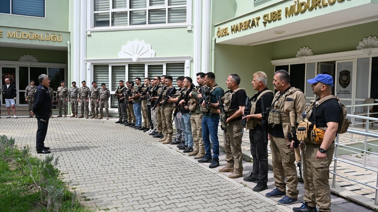 Manisa'dan Barış Pınarı Harekatı Bölgesine Özel Harekat Polisi Uğurlandı