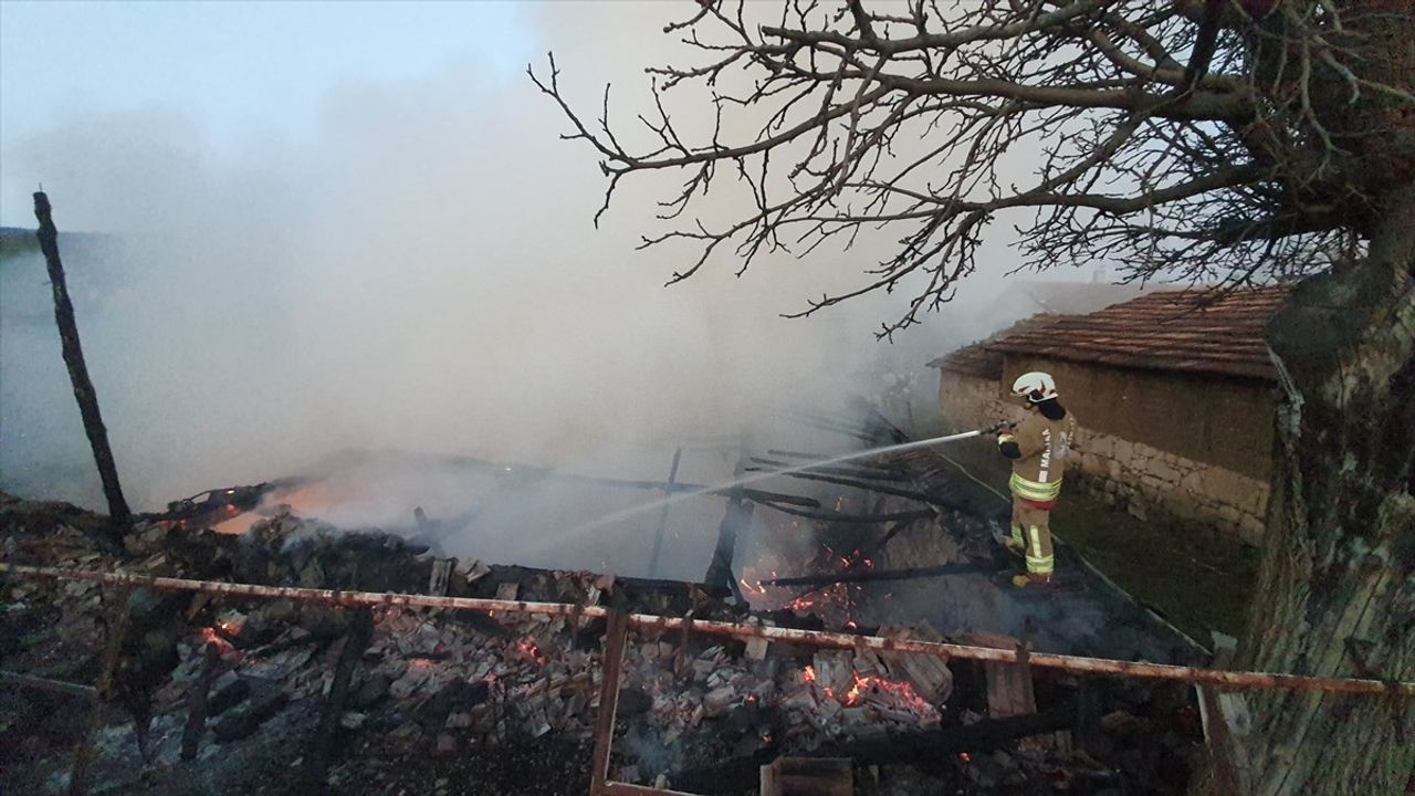 Manisa'nın Demirci İlçesinde Yangın Kontrol Altına Alındı