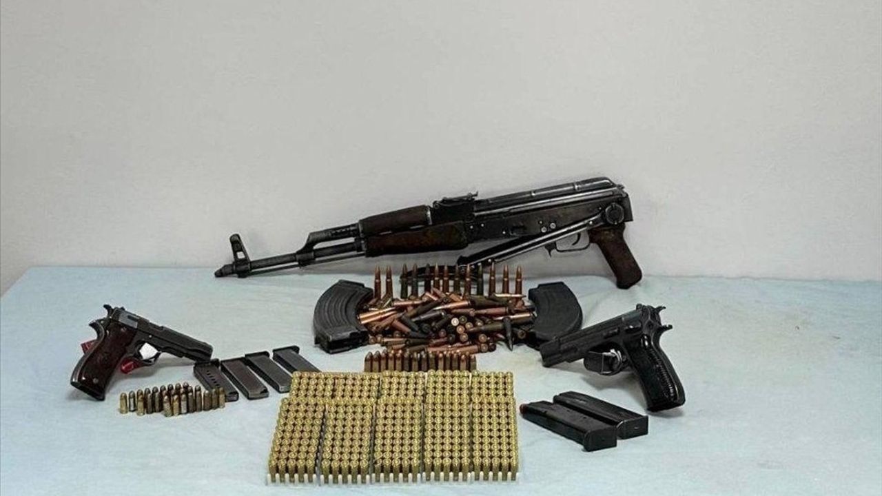 Mardin Kızıltepe'de Evinin İçinde Silah ve Mühimmat Bulunan Şüpheli Tutuklandı