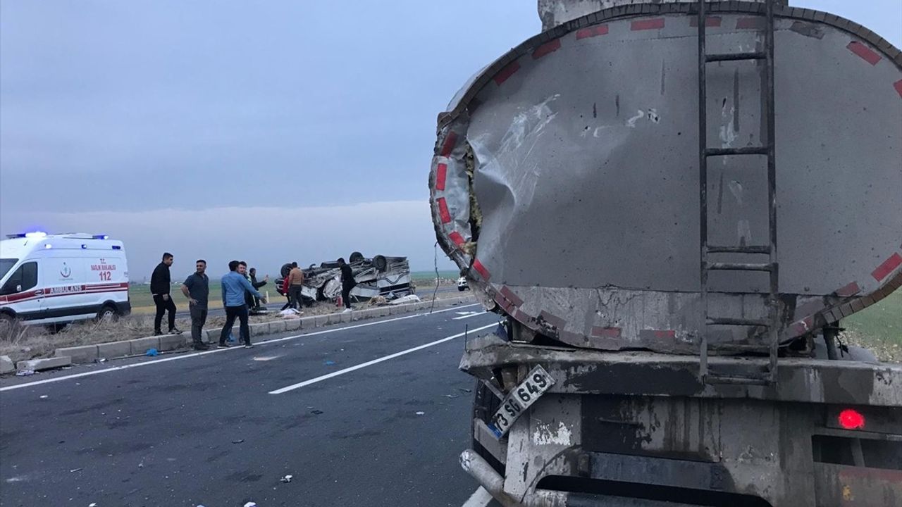Mardin Nusaybin'de Trafik Kazası: 2 Yaşındaki Çocuk Hayatını Kaybetti