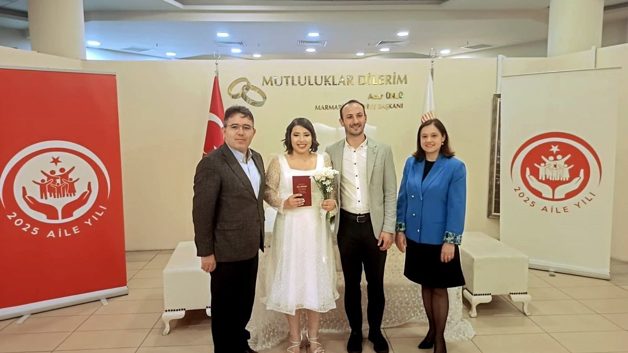 Marmaris'te 'Evlenecek Gençlerin Desteklenmesi Projesi' Kapsamında İki Çiftin Nikahı Kıyıldı