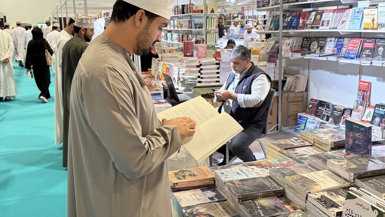 Maskat Uluslararası Kitap Fuarı'na Yoğun İlgi: İlk Günde 70 Bin Ziyaretçi