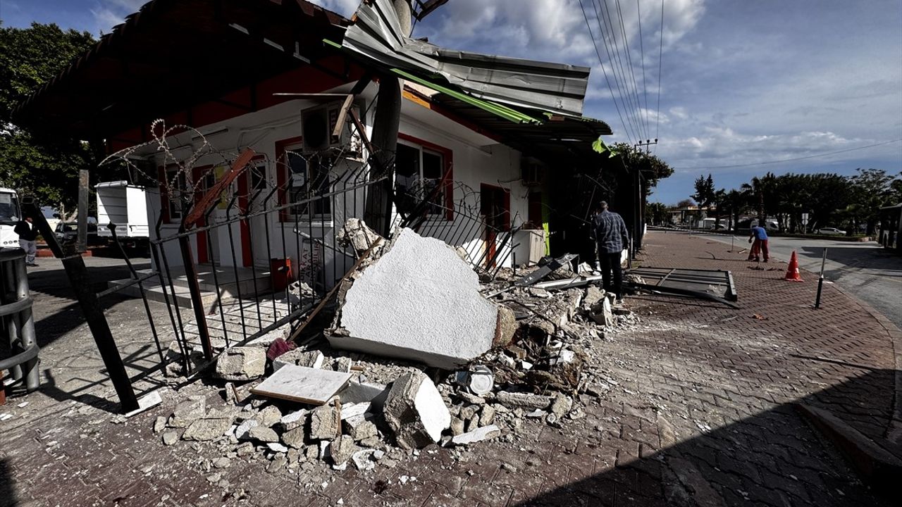 Mersin'de Belediye Otobüsü Kazası: 5 Yaralı