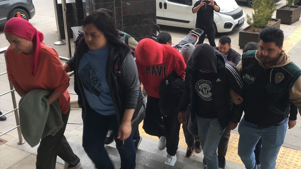 Mersin'de Uyuşturucu Operasyonunda 15 Şüpheli Tutuklandı