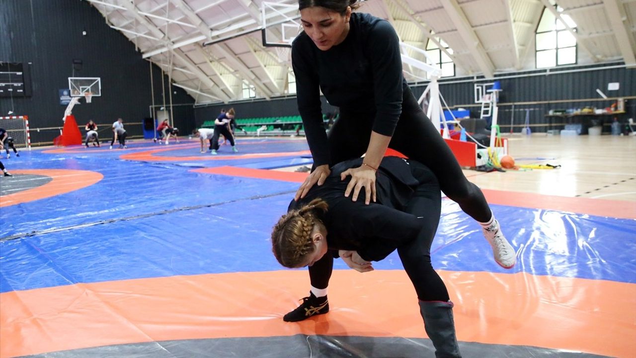 Milli Güreşçi Nesrin Baş, Avrupa Şampiyonası'nda Altın Hedefliyor