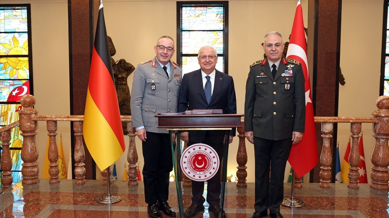 Milli Savunma Bakanı Güler, Almanya Genelkurmay Başkanı Breuer'i Kabul Etti