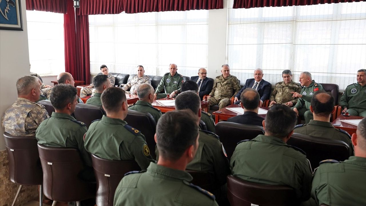 Milli Savunma Bakanı Güler, Yalova ve Balıkesir'deki Askeri Birlikleri Ziyaret Etti