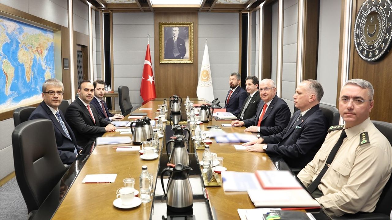 Milli Savunma Bakanı Yaşar Güler, Sanayi ve Teknoloji Bakanı Mehmet Fatih Kacır ile Görüştü