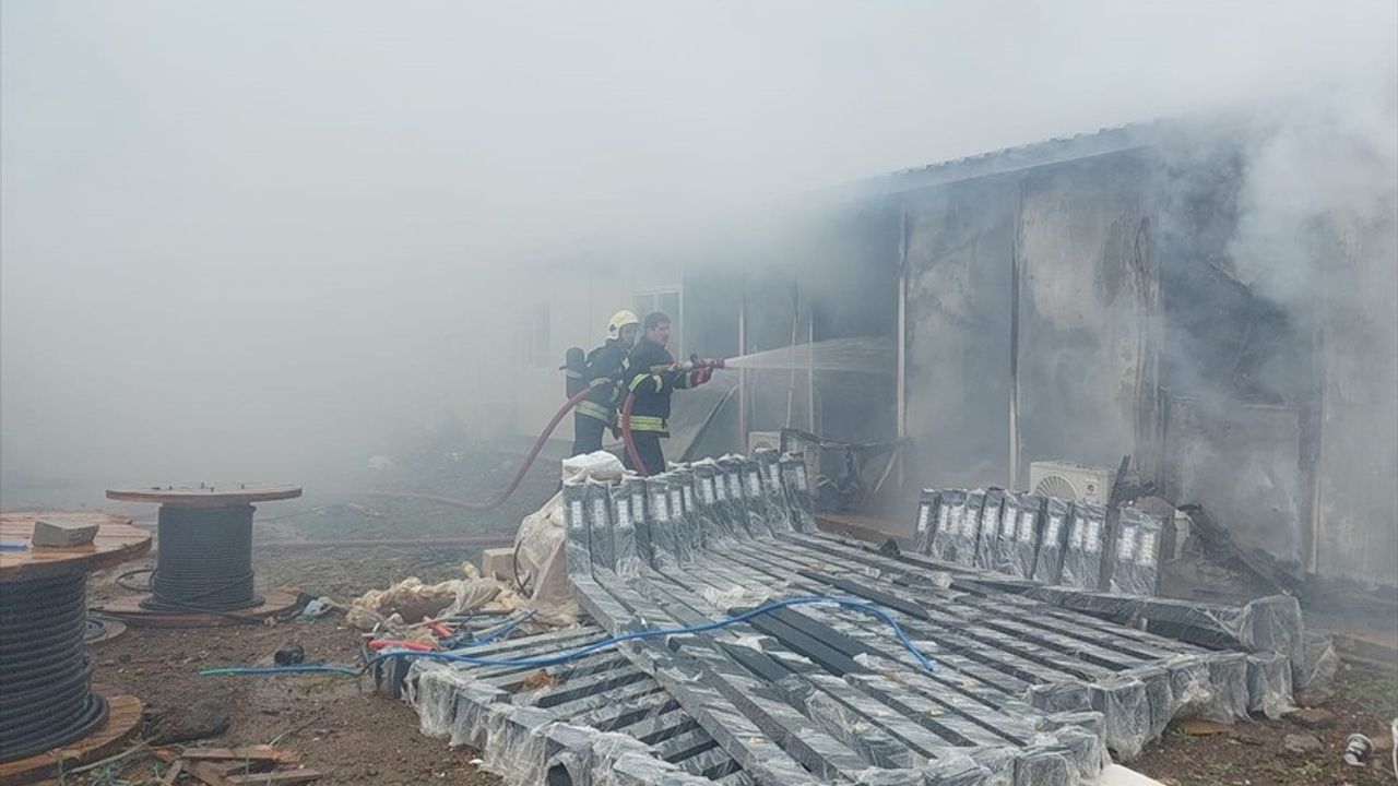 Muğla'da İşçilerin Kaldığı Konteynerde Yangın Kontrol Altına Alındı