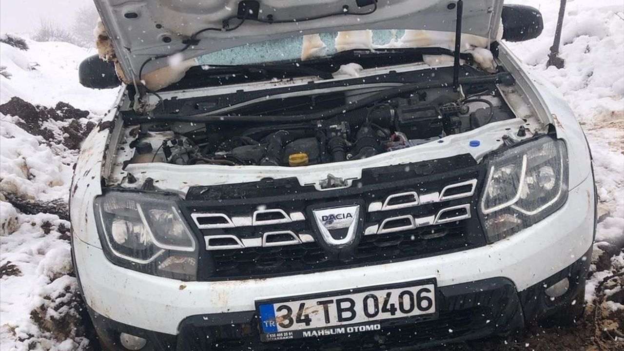 Muş'ta Çamura Saplanan 4 Doğasever Kurtarıldı