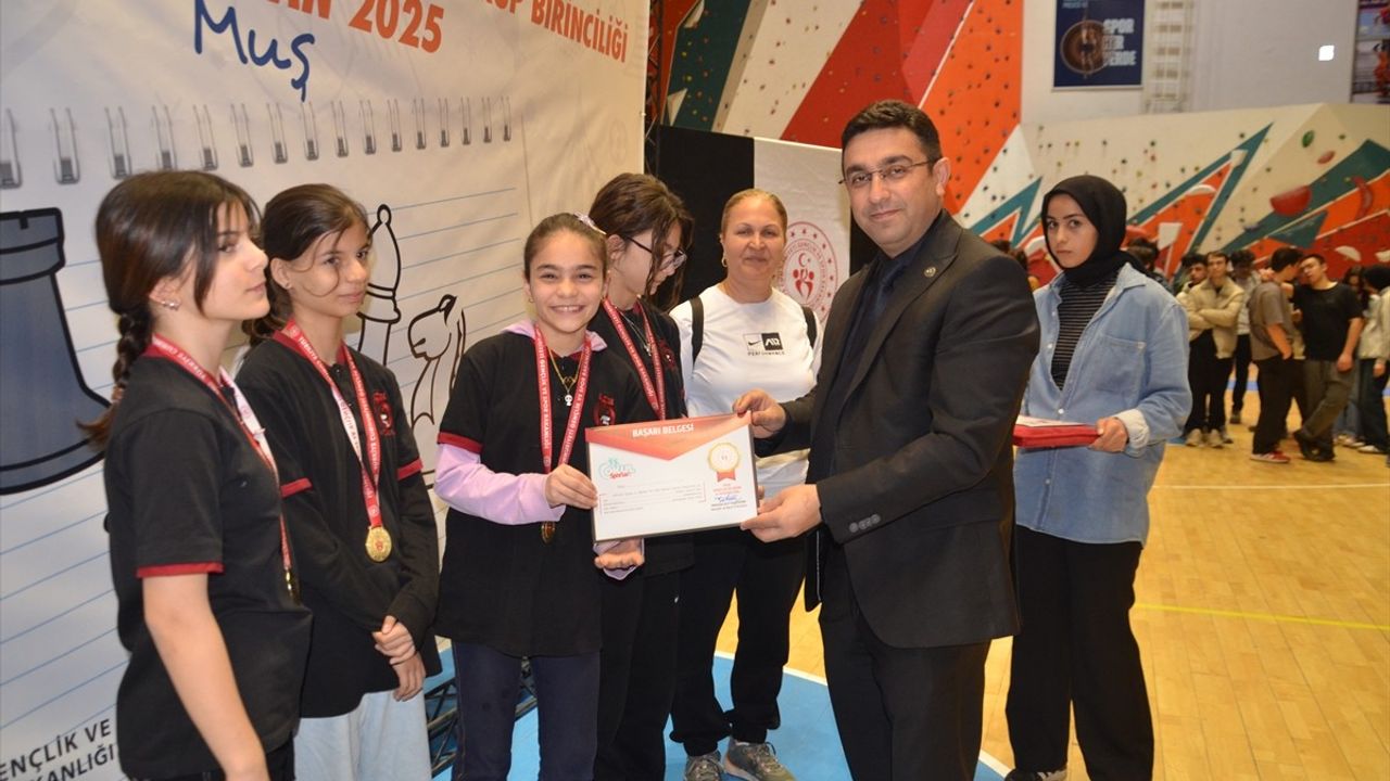 Muş'ta Okul Sporları Satranç Grup Birinciliği Müsabakası Tamamlandı