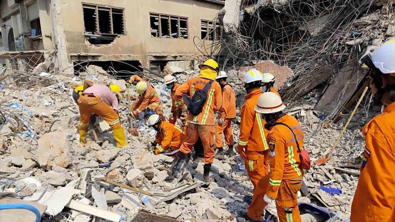 Myanmar'da Depremlerin Can Kaybı 2,719'a Yükseldi