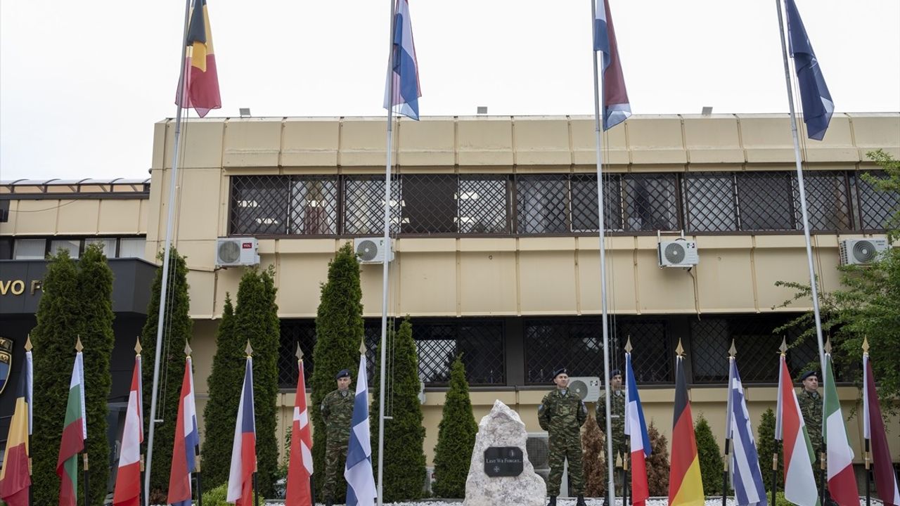 NATO, Kosova'daki Askeri Varlığını Güçlendiriyor