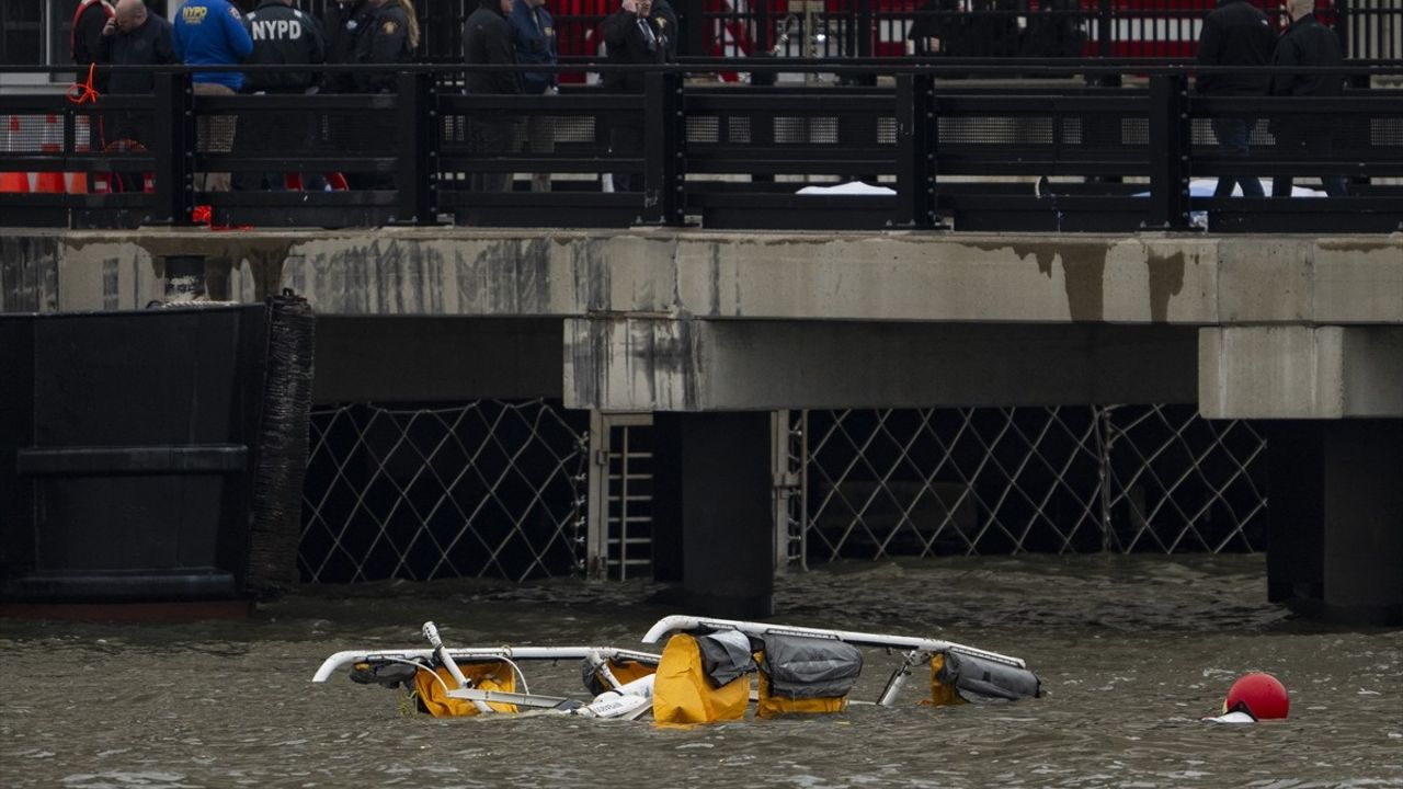 New York'ta Hudson Nehri'ne Düşen Helikopterle İlgili Detaylar Açıklandı