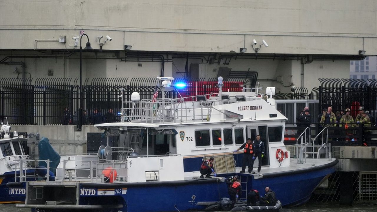 New York'taki Hudson Nehri'ne Helikopter Düştü: 6 Ölü