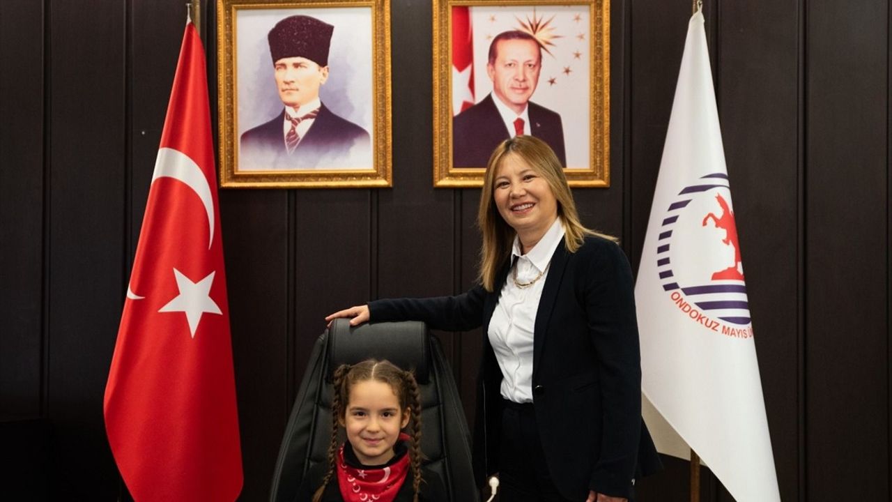 OMÜ Rektörü, 23 Nisan'da Makamını 8 Yaşındaki Ada Rabia'ya devretti