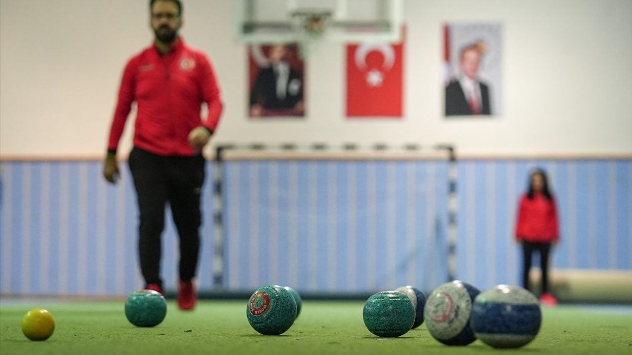 Özkan ve Rahşan Akar, Dünya Salon Çim Topu Şampiyonası'na Hazırlanıyor