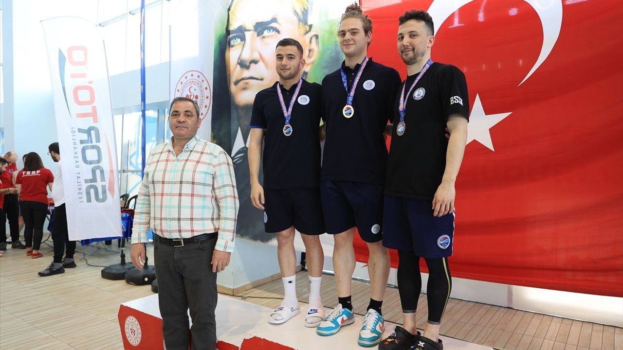 Paletli Yüzme Kulüplerarası Türkiye Şampiyonası Devam Ediyor