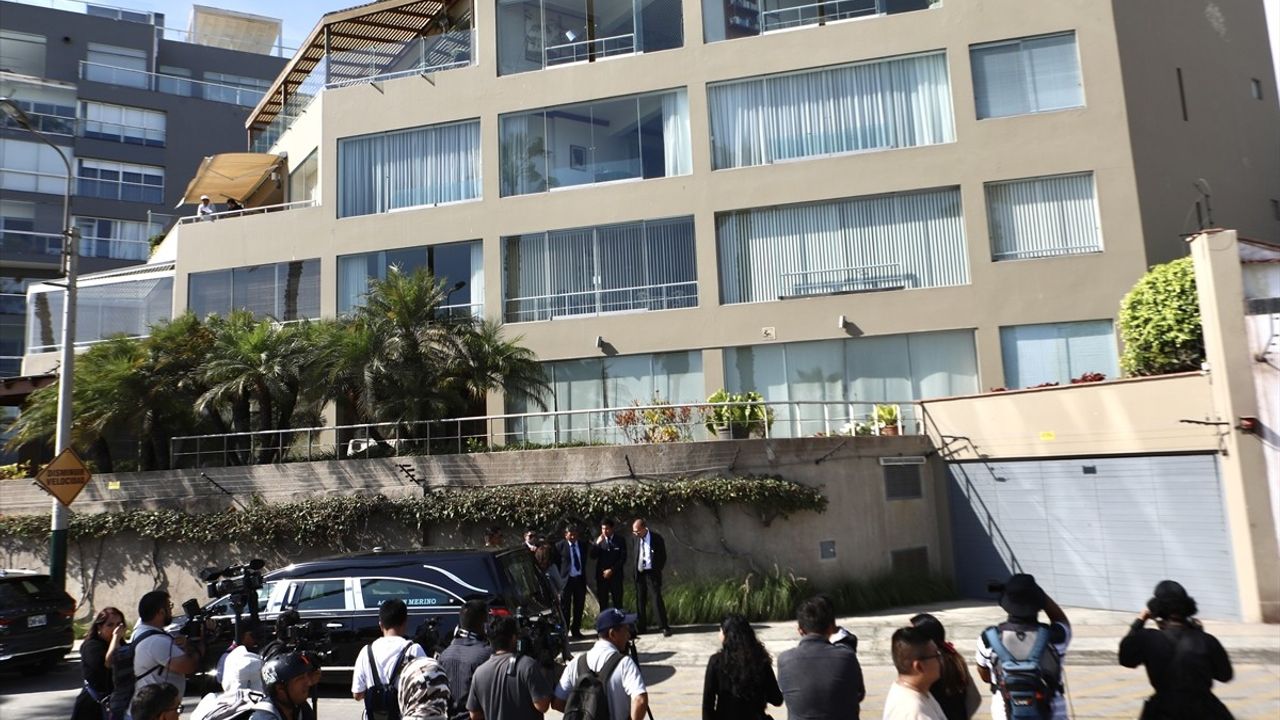 Perulu Nobel Edebiyat Ödülü Sahibi Mario Vargas Llosa Hayatını Kaybetti