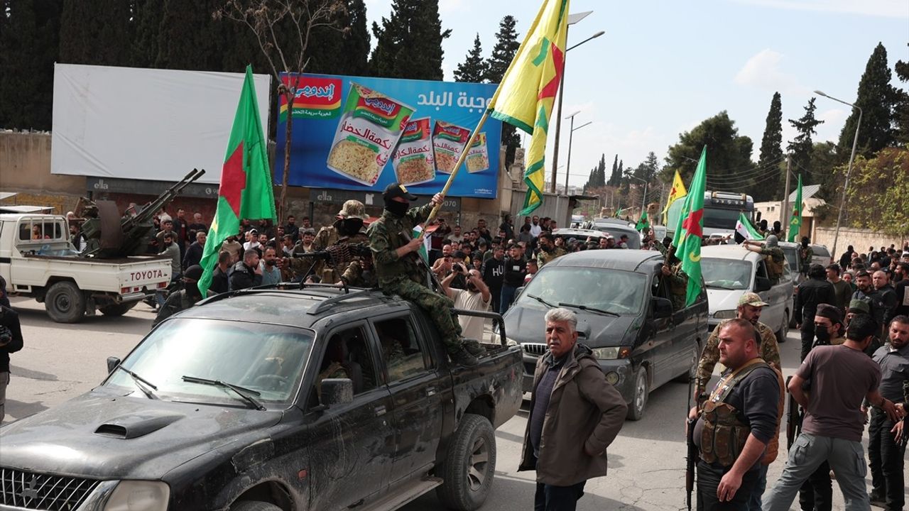 PKK/YPG Teröristleri Halep Kent Merkezinden Çekilmeye Başladı
