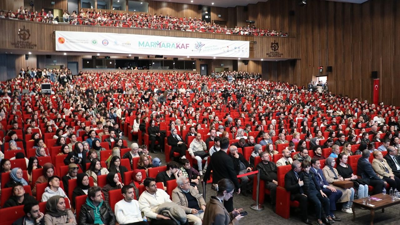 Prof. Dr. İlber Ortaylı, Marmara Kariyer Fuarı'nda Öğrencilerle Meslek Seçimi Üzerine Söyleşti