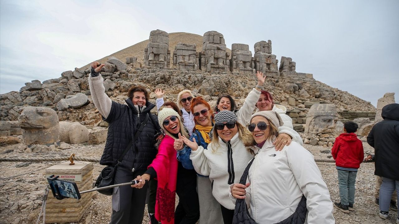 Ramazan Bayramı'nda Nemrut Dağı'nı 6 Bin Kişi Ziyaret Etti