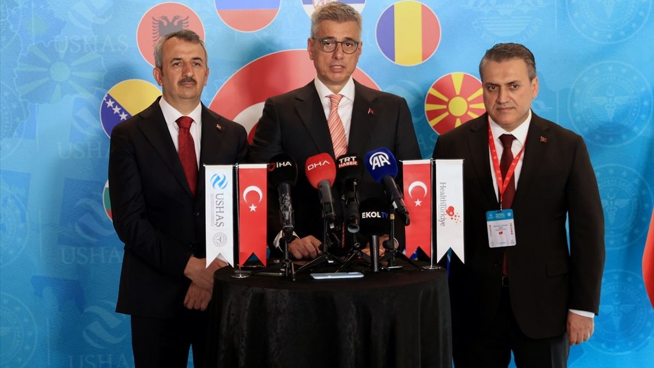 Sağlık Bakanı Memişoğlu Deprem Sonrası Yaralı Sayısını ve Sağlık Hizmetlerini Açıkladı