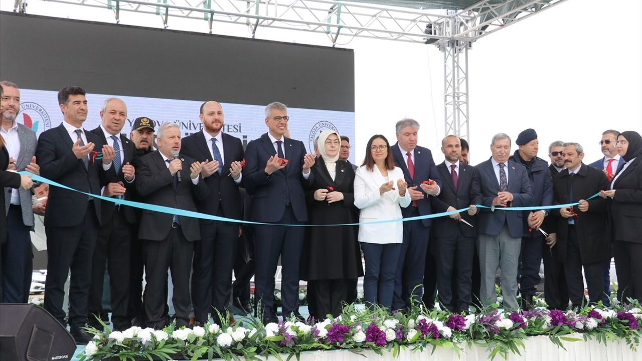 Sağlık Bakanı Memişoğlu, Yalova Üniversitesi'nde Sağlık Hizmetlerini Tanıttı