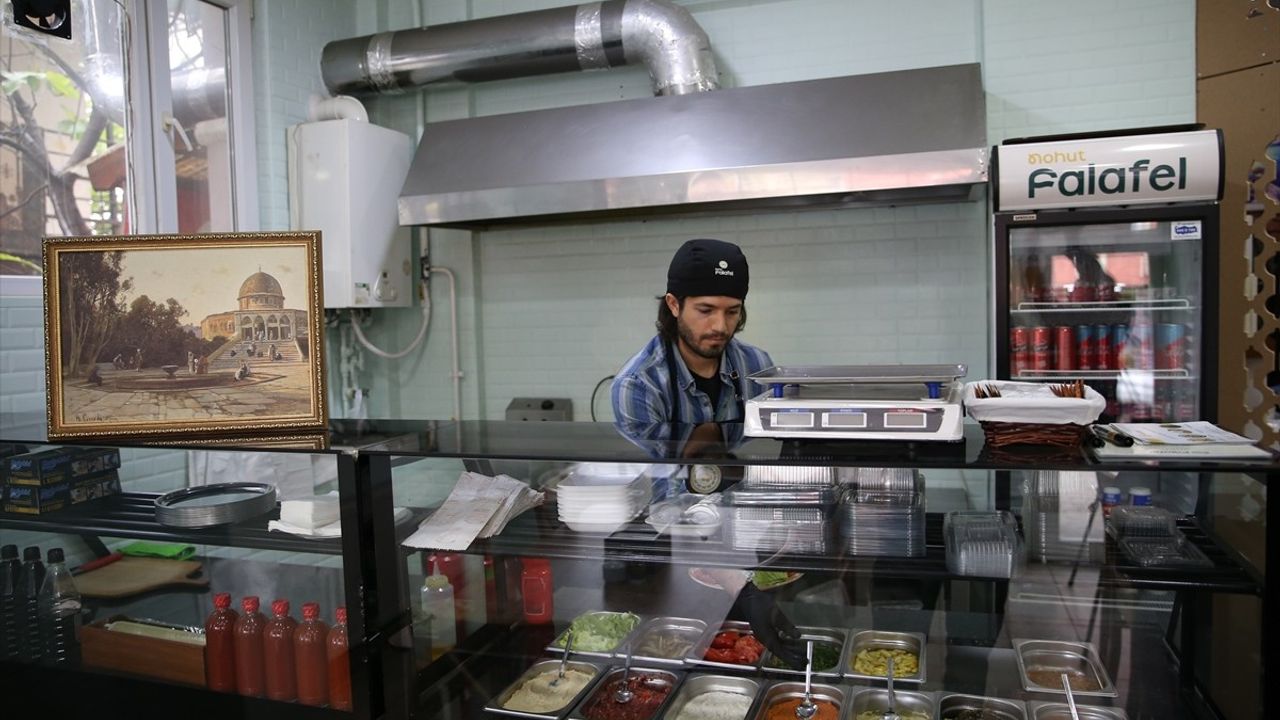 Sakarya'da Falafel Satıcısından Gazze'ye Anlamlı Bağış