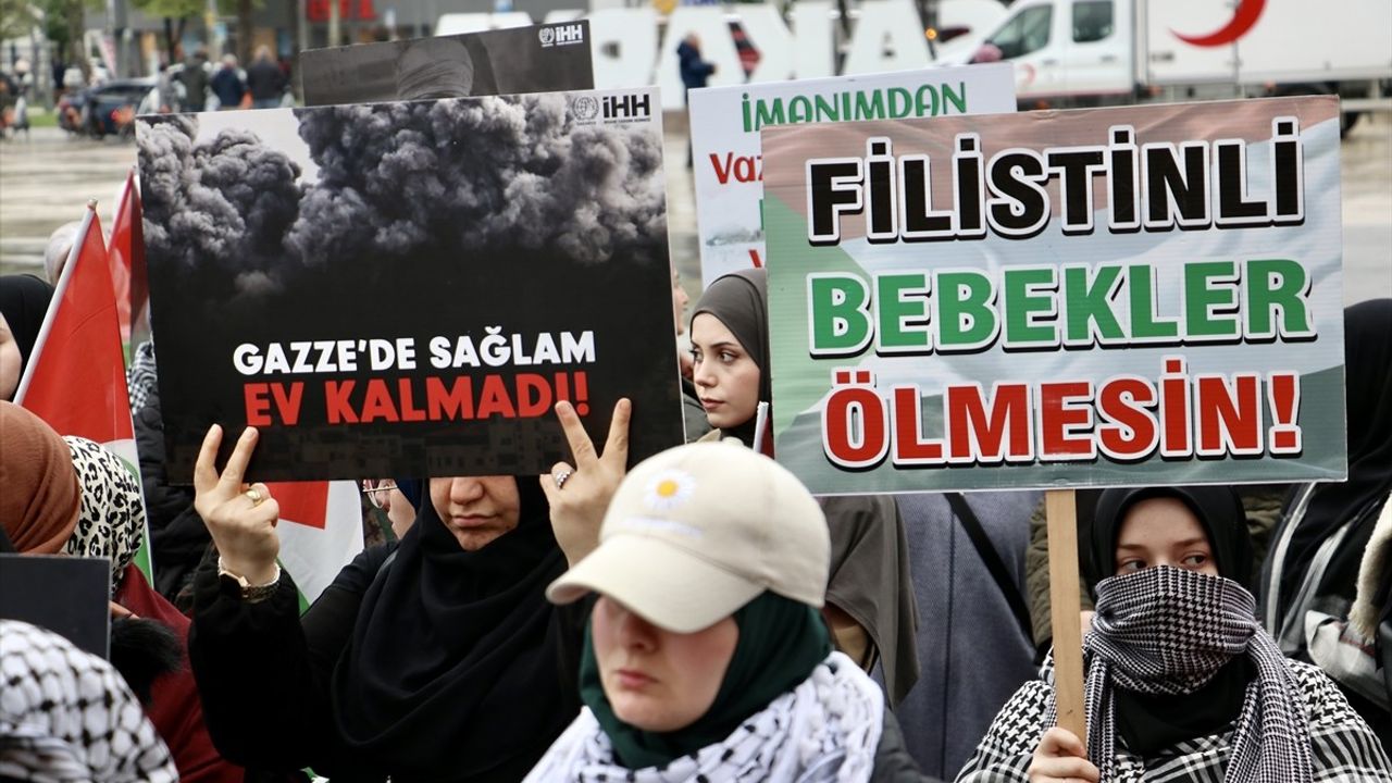 Sakarya'da İsrail'in Gazze Saldırıları Protesto Edildi
