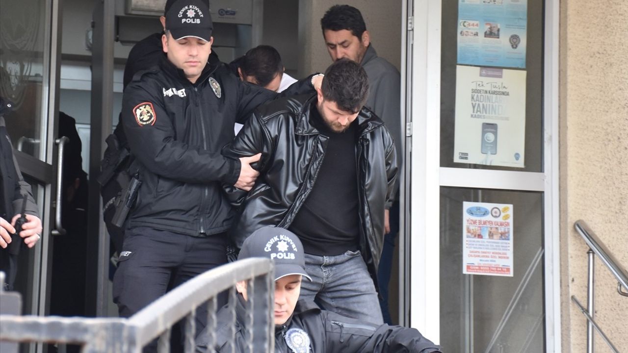 Sakarya'da Komşular Arasında Çıkan Silahlı Kavga: 3 Kişi Tutuklandı