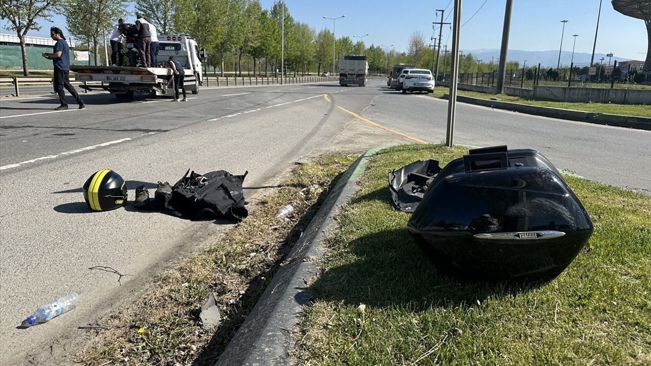 Sakarya'da Motosiklet ile Çarpışan Bisiklet Sürücüsü Hayatını Kaybetti