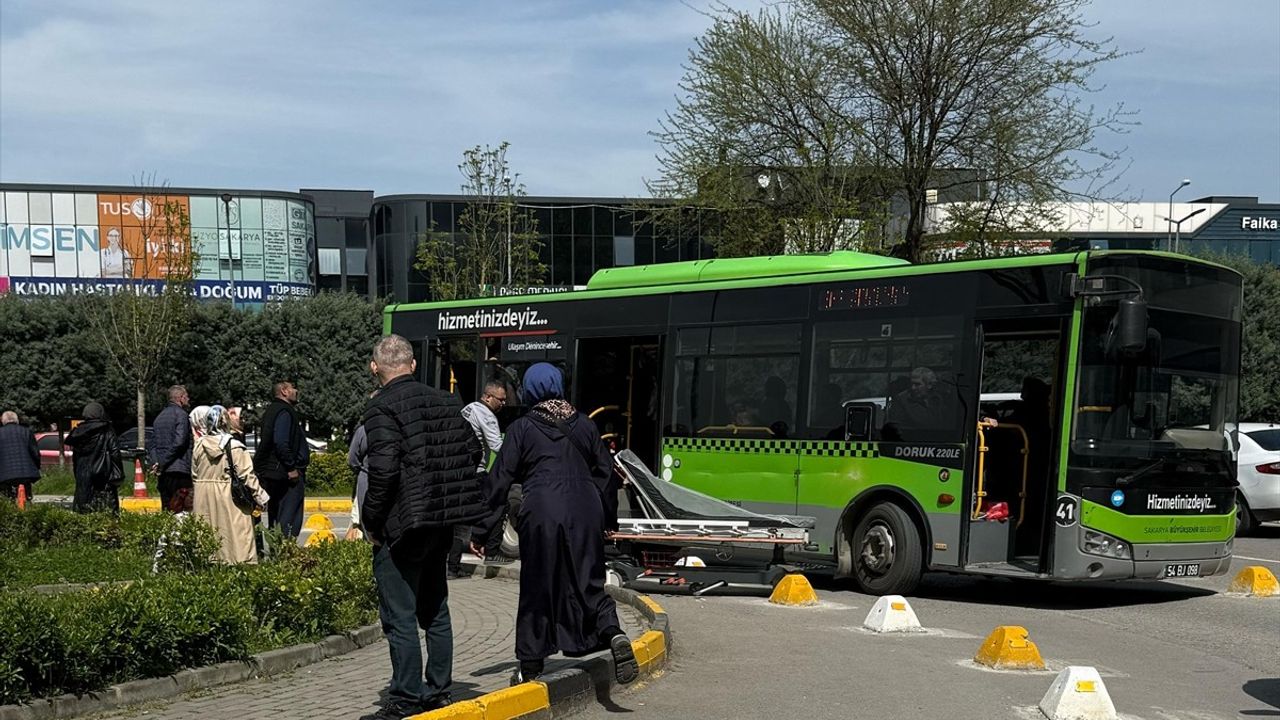 Sakarya'da Otobüs Şoförü Yolcuyu Hastaneye Yetiştirdi