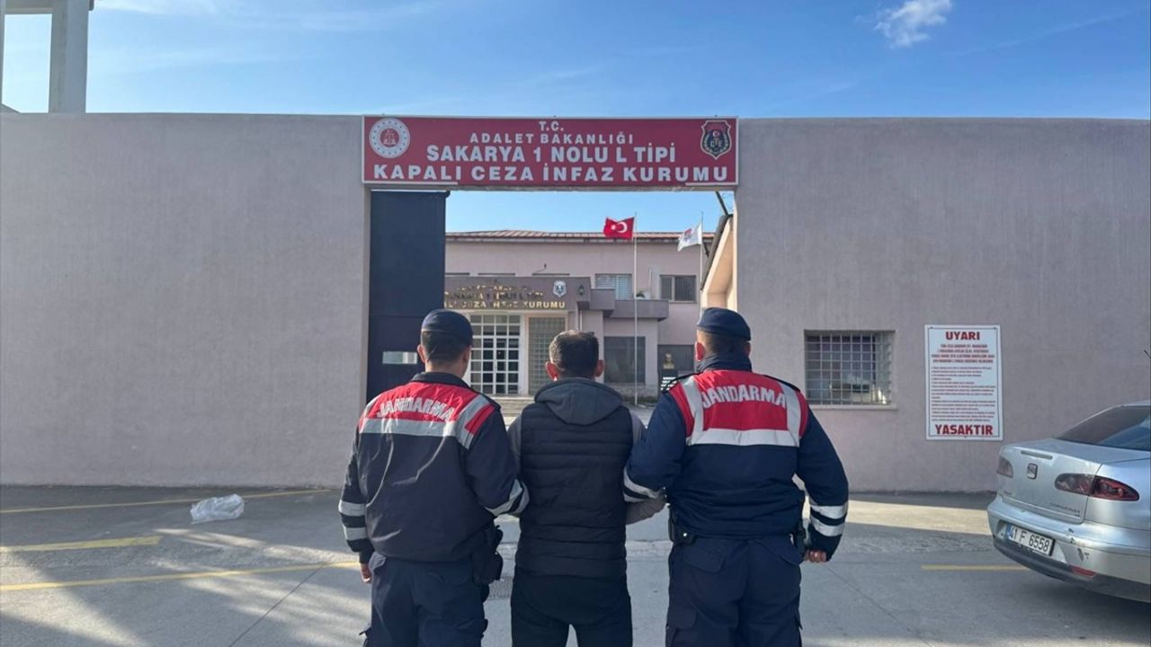 Sakarya'da Silah Kaçakçılığı Operasyonunda İki Şüpheli Tutuklandı