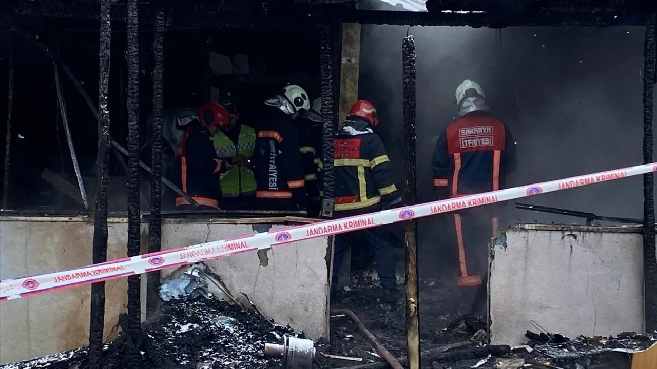 Sakarya'da Yangında Hayatını Kaybeden Çocuklar, Zonguldak'ta Defnedildi