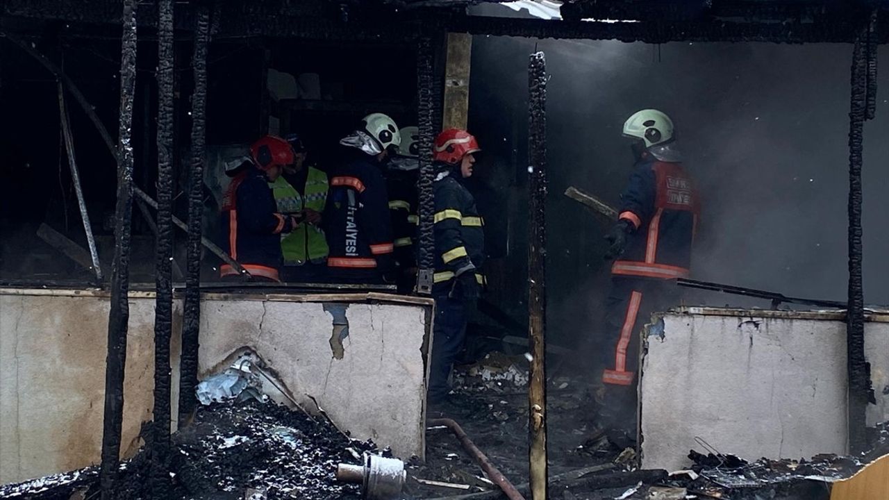Sakarya'nın Taraklı İlçesinde Tragik Yangın: 2 Çocuk Hayatını Kaybetti