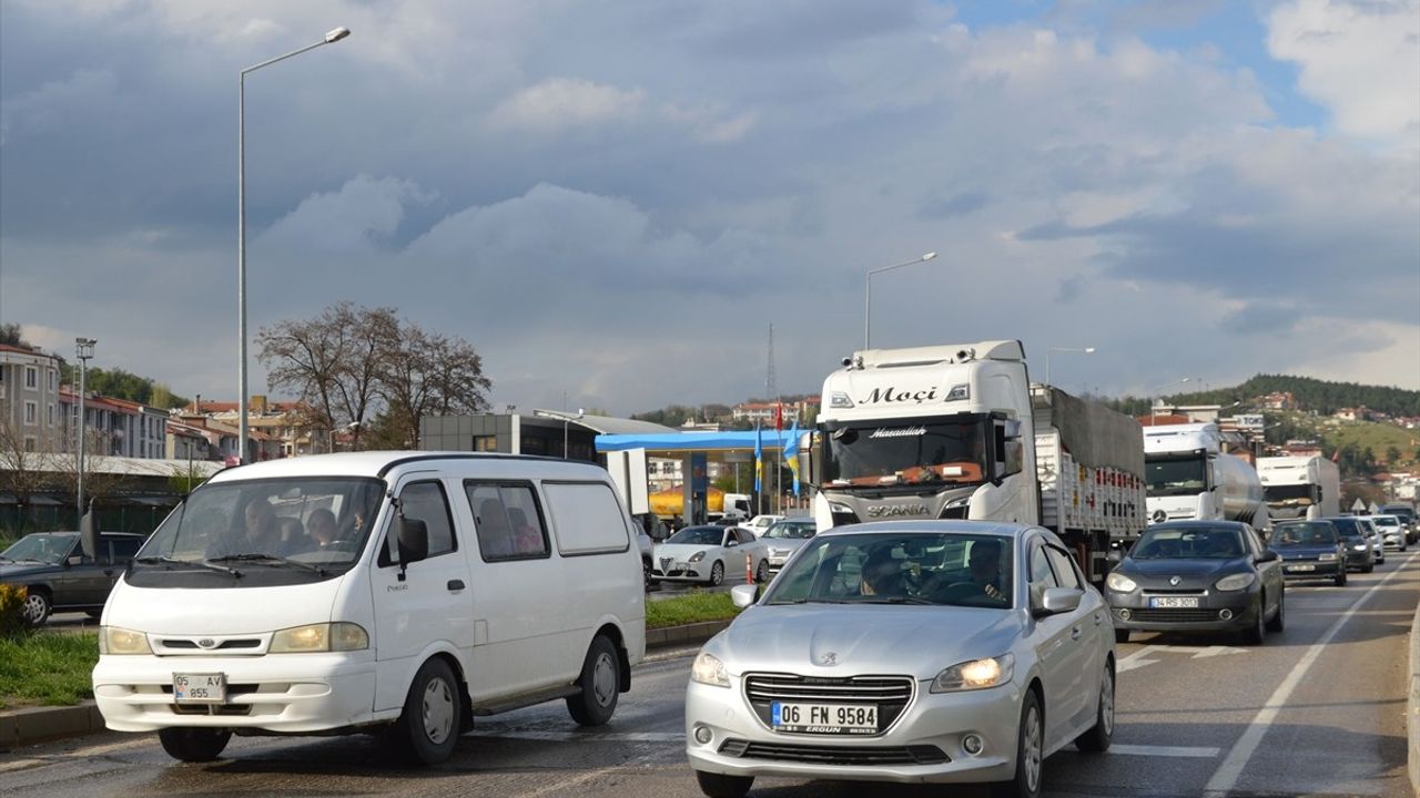 Samsun-Ankara Kara Yolunda Bayram Dönüşü Yoğunluğu
