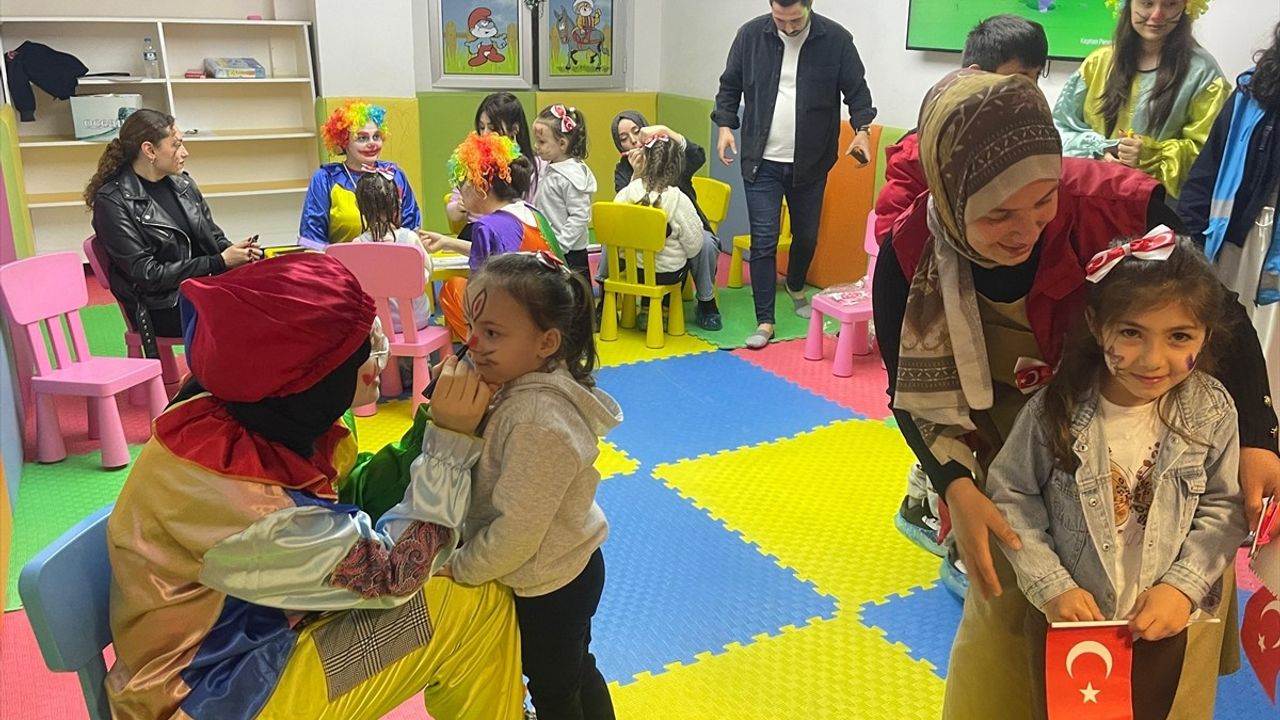 Samsun'da Hastanede Tedavi Gören Çocuklar İçin 23 Nisan Sürprizi