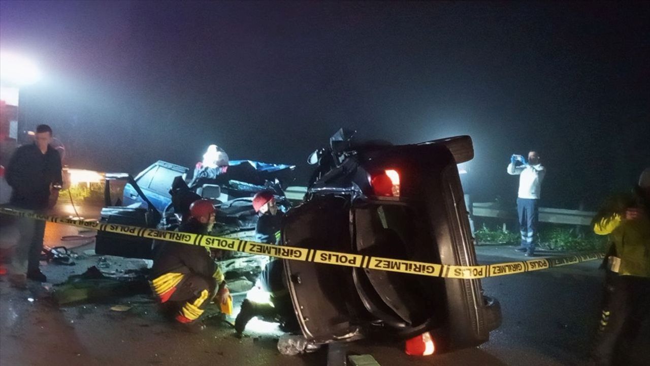 Samsun'da İki Otomobilin Çarpışması Sonucu 5 Kişi Hayatını Kaybetti