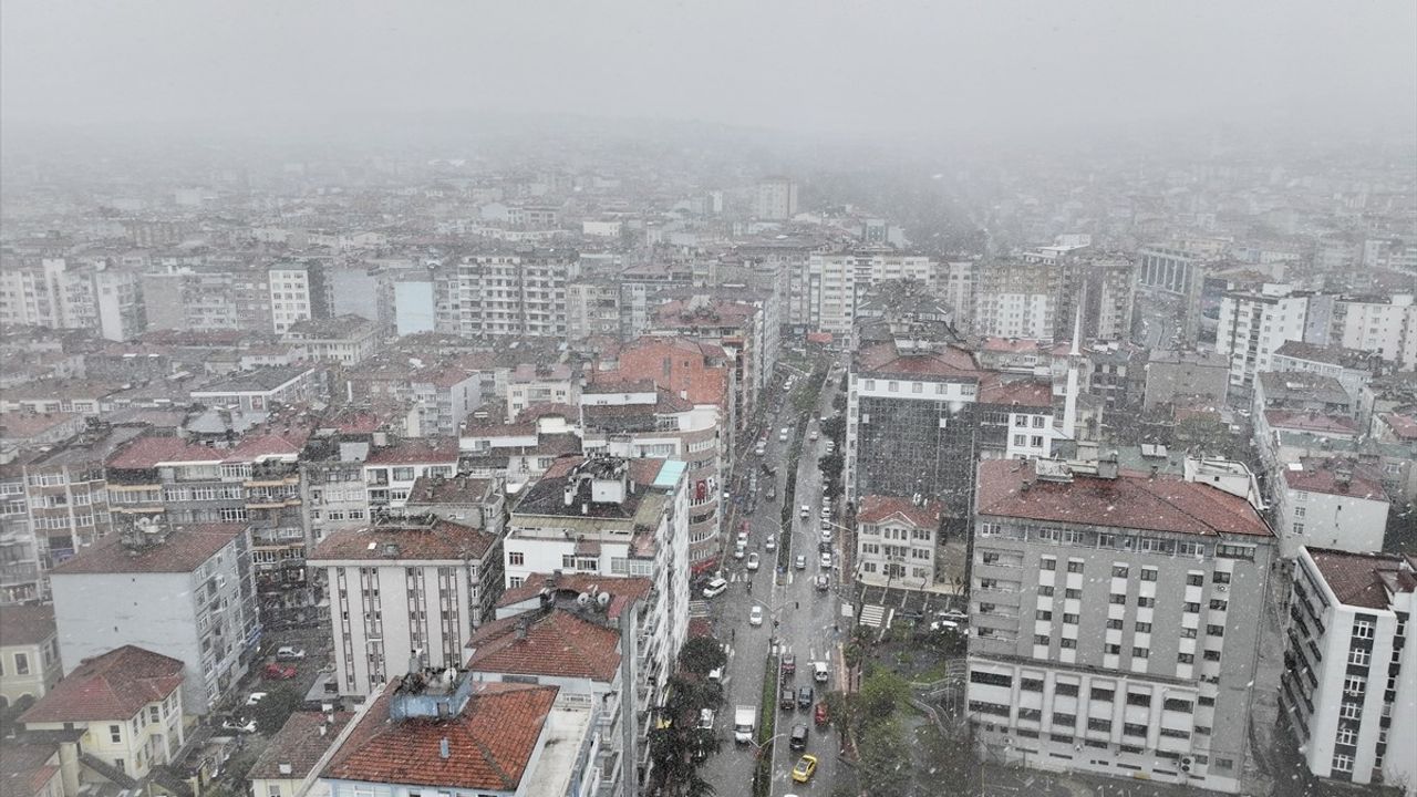Samsun'da Kar Yağışı Hayatı Olumsuz Etkiliyor