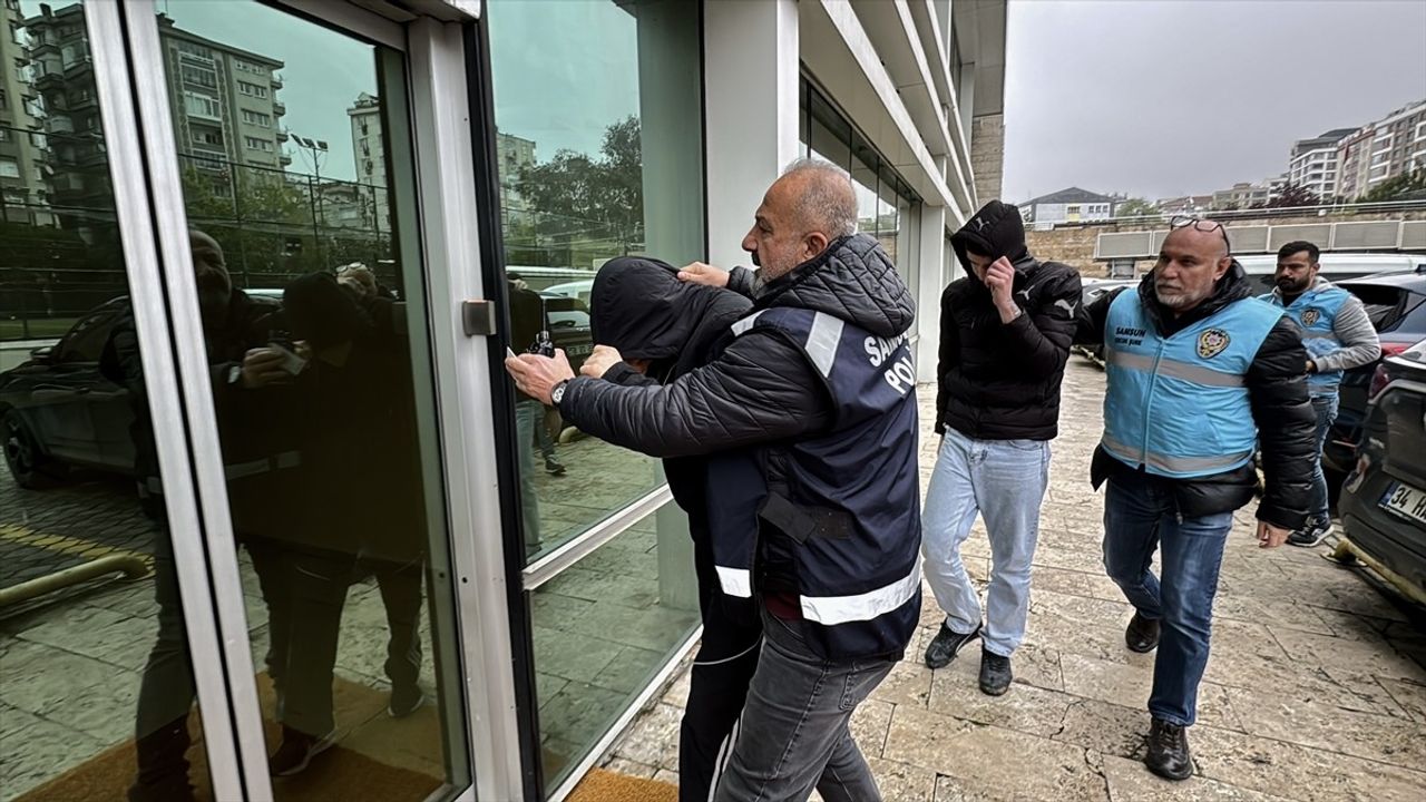 Samsun'da Öğretmeni Darbettiği İddia Edilen İki Şüpheli Adliyeye Sevk Edildi