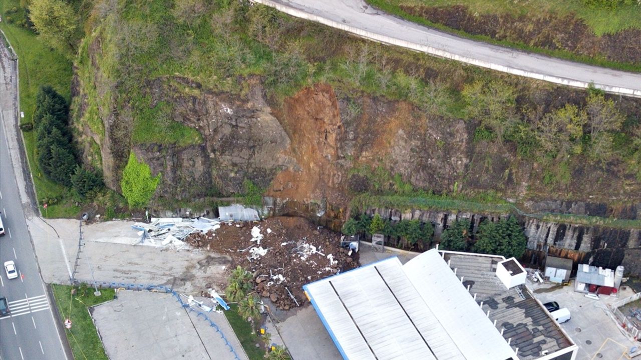 Samsun'daki Heyelan Olayında Akaryakıt İstasyonu Müdürü Gözaltına Alındı