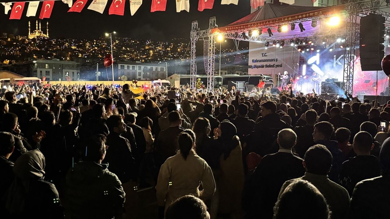 Sanatçı Kıraç, Kahramanmaraş'ta İstiklal Madalyası Kutlaması Kapsamında Konser Verdi